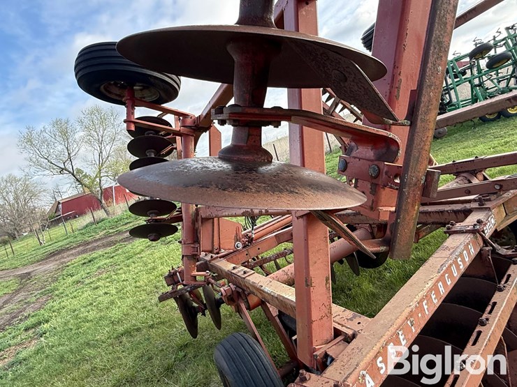 massey-ferguson-820-image-11