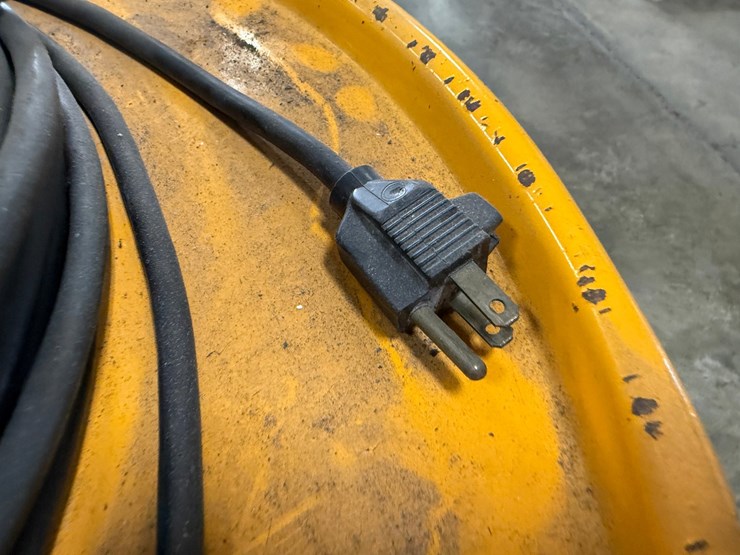 #2030-•-industrial-shop-vac-image-7