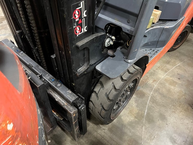 #2005-•-toyota-4500-lb.-forklift-(non-operational)-image-12