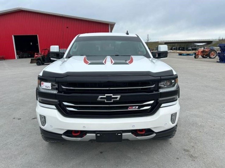 2018-chevrolet-silverado-1500-ltz-image-2