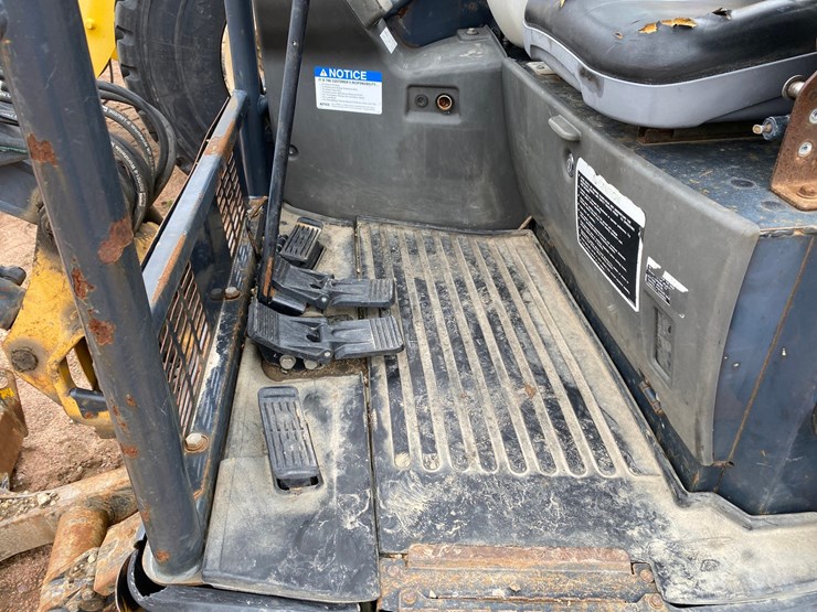 2011-deere-27d-image-24