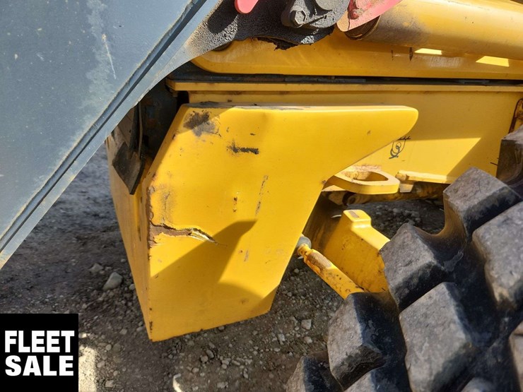 2016-deere-410l-image-49