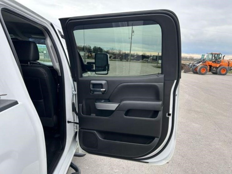 2018-chevrolet-silverado-1500-ltz-image-44