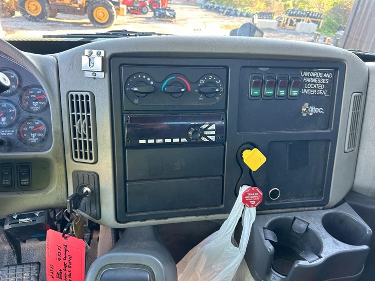 2016-international-durastar-4300-image-33