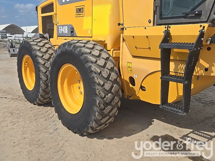 2012-volvo-g940b-image-18