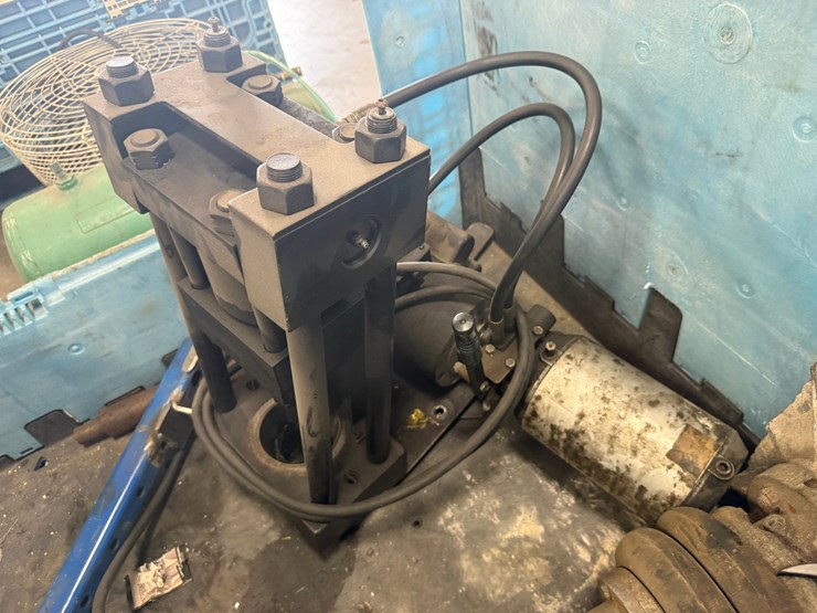 #2046-•-hydraulic-hose-press-with-dies-image-3