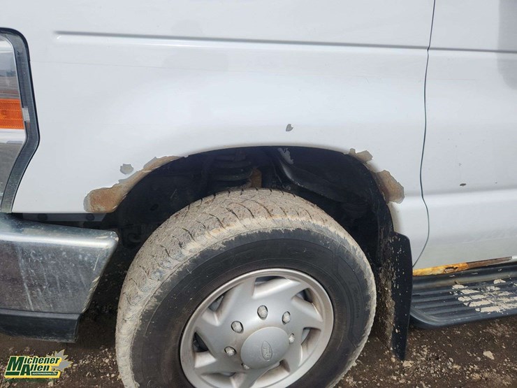 2009-ford-cargo-image-40