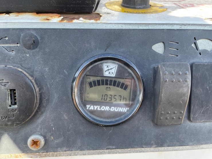 #1559-•-2017-taylor-dunn-electric-yard-cart-image-12