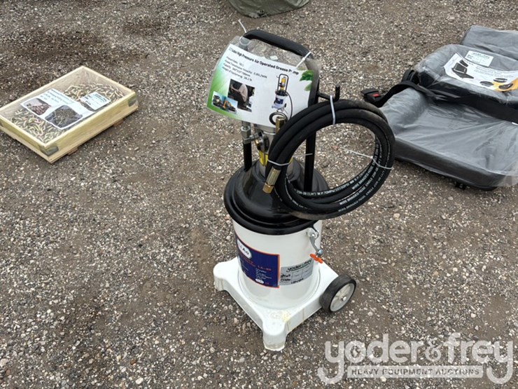 unused-high-pressure-air-operated-grease-pump-image-1