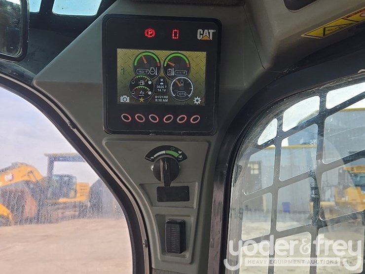 2022-caterpillar-299d3-image-48