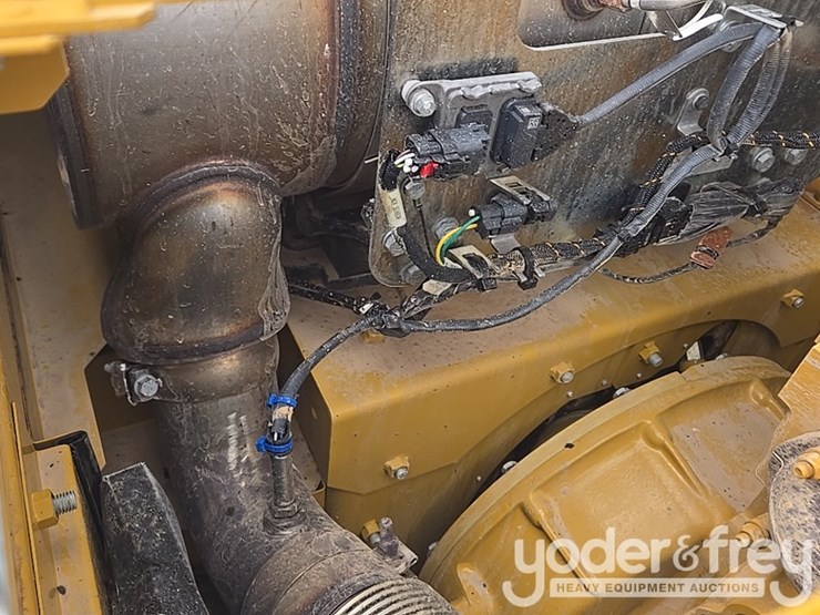 2021-caterpillar-336-image-62