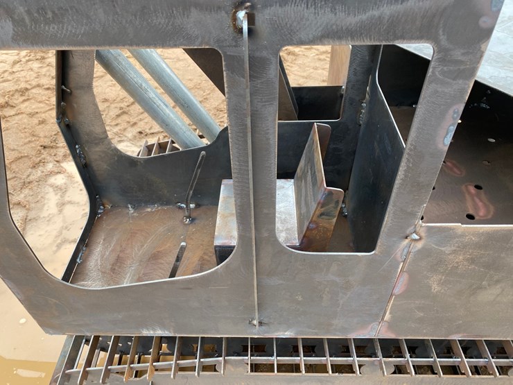 caterpillar-60-image-11