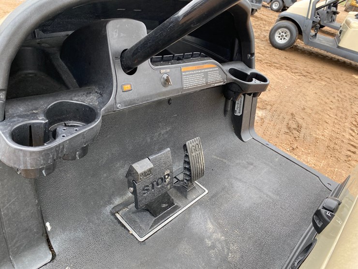 #1582-•-club-car-electric-golf-cart-with-charger-image-17