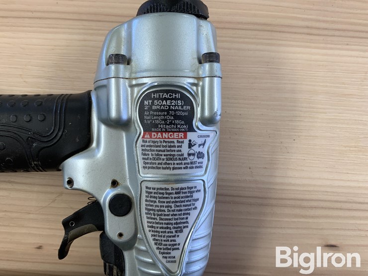 hitachi-nt50ae2-brad-nailer-image-10
