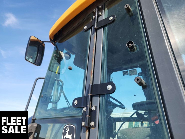 2016-deere-410l-image-44