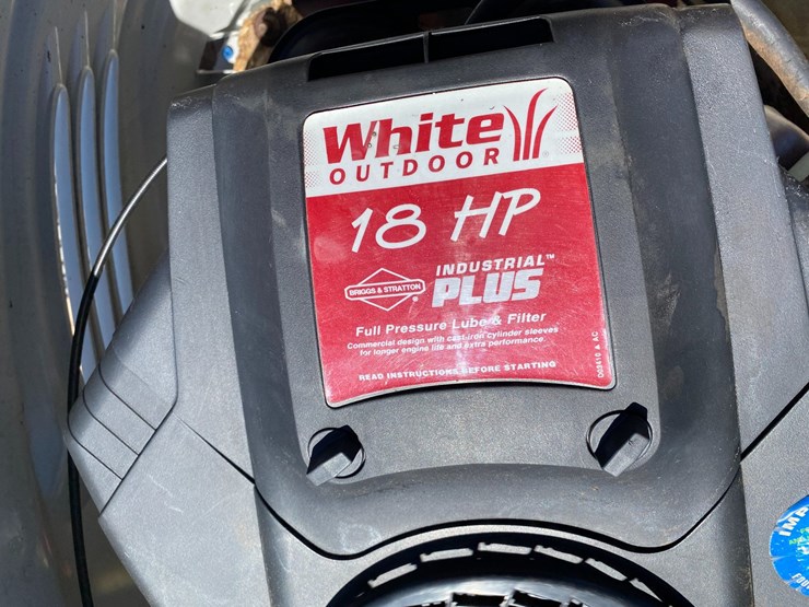 #1545-•-white-lt1850-hydro-riding-lawn-mower-image-24