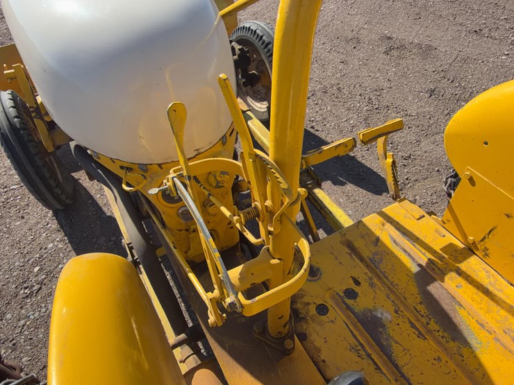 1968-international-cub-lo-boy-tractor-with-woods-belly-mower-image-17