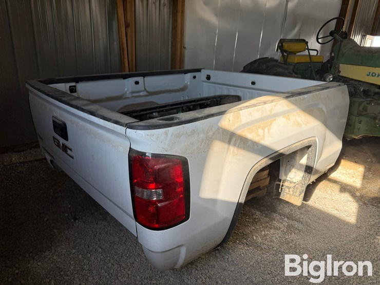 gmc-sierra-pickup-bed-image-5