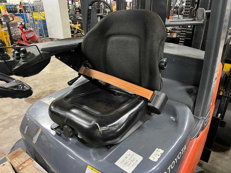 #2005-•-toyota-4500-lb.-forklift-(non-operational)-image-4