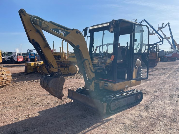 2005-caterpillar-301.8-image-1