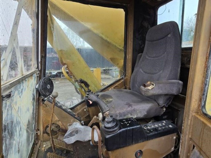 1990-caterpillar-245b-image-5