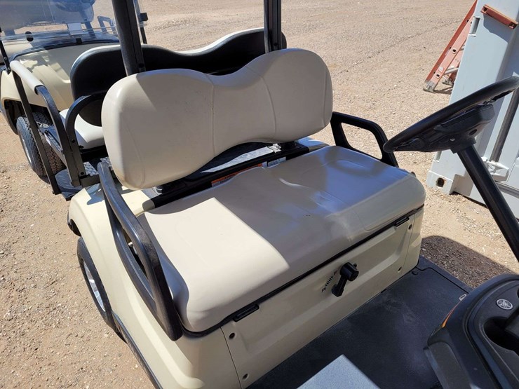 yamaha-4-seat/convertible-flatbed-golf-cart-image-3