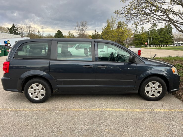 2013-dodge-caravan-image-3