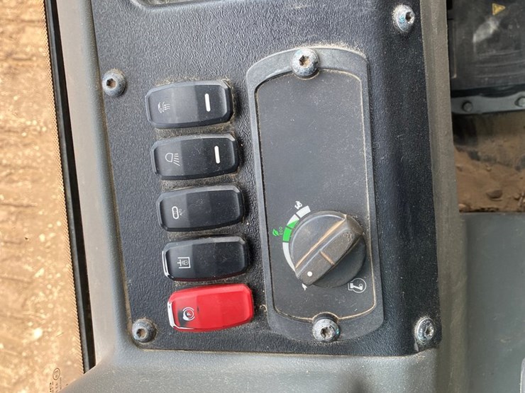 2016-caterpillar-d5k2-lgp-image-49