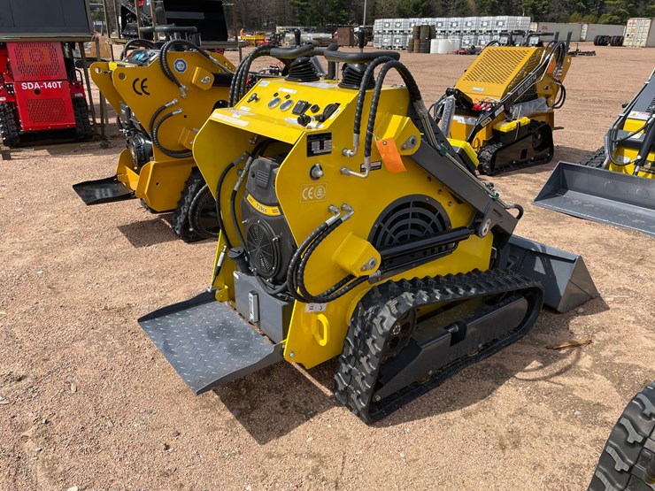#5562-•-landhonor-lhr-t460k1-mini-skid-steer-image-3