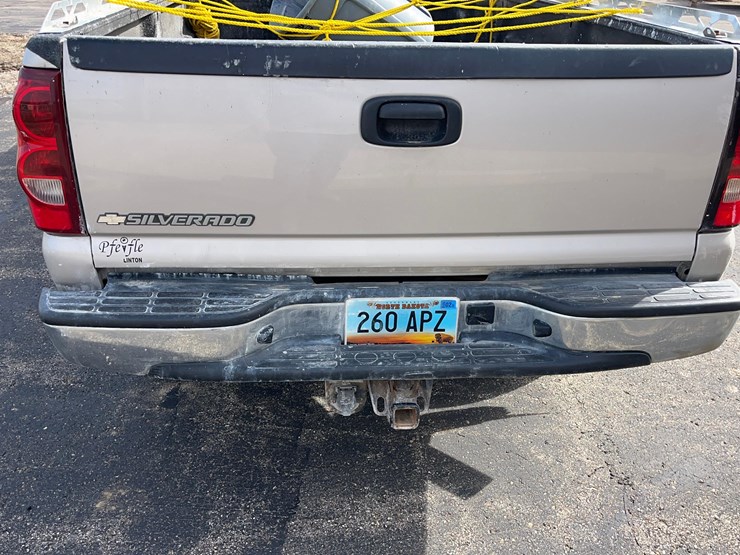 2006-chevrolet-silverado-2500-pickup-image-22