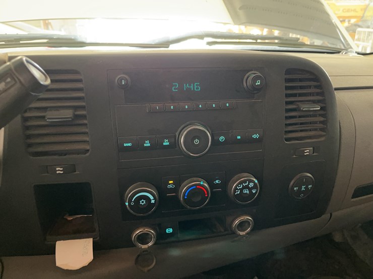 2013-chevrolet-3500-image-53