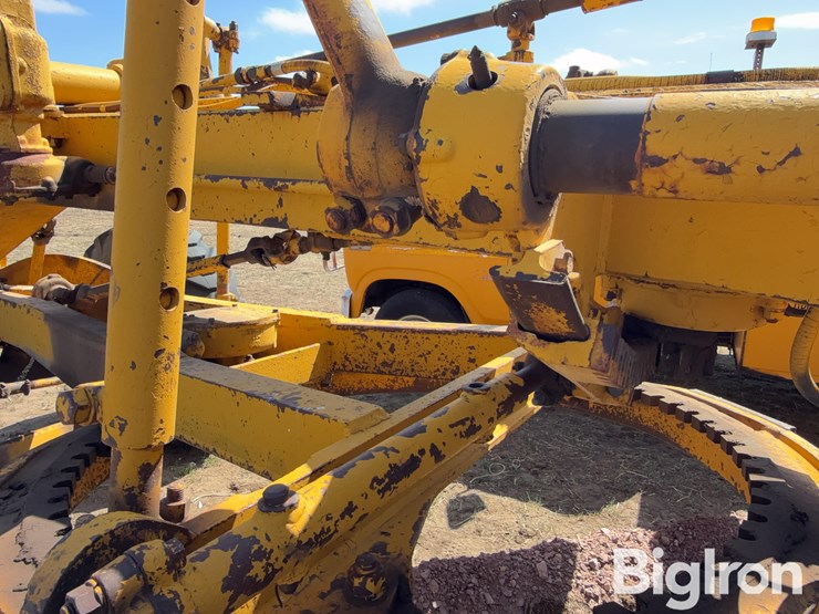 caterpillar-12-image-13