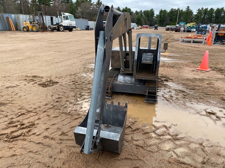 caterpillar-60-image-2