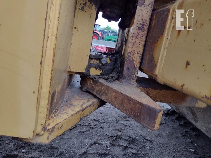 1999-caterpillar-cs-563c-image-24