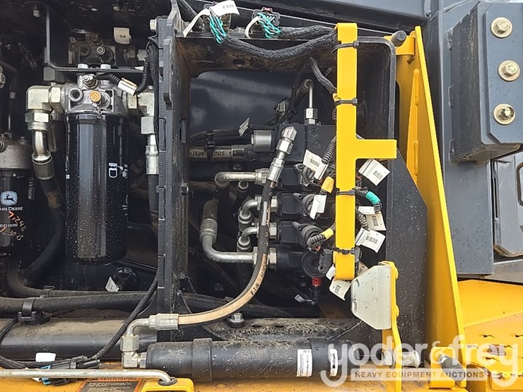 2019-deere-700k-lgp-image-39