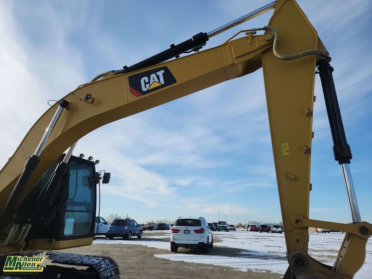 2019-caterpillar-320-image-18