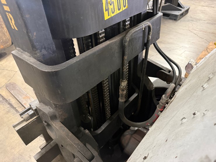 #2001-•-hyster-5500-lb.-forklift-image-19