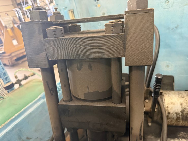 #2046-•-hydraulic-hose-press-with-dies-image-4