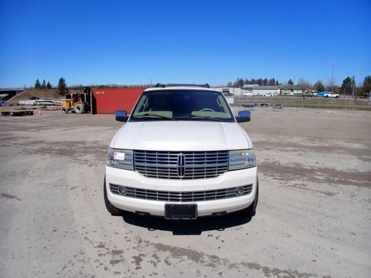 2009-lincoln-navigator-image-2