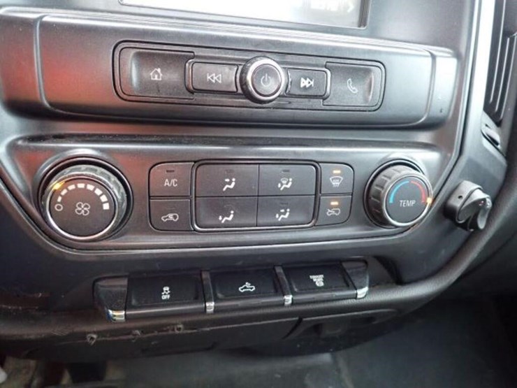 2016-chevrolet-2500hd-image-18