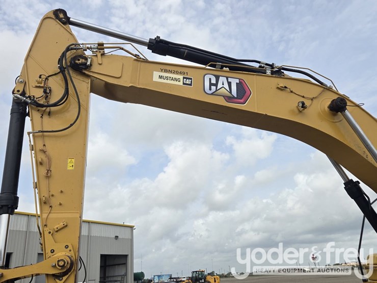 2021-caterpillar-336-image-32