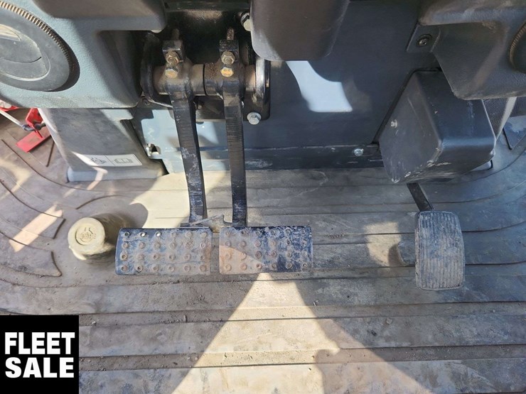 2016-deere-410l-image-16