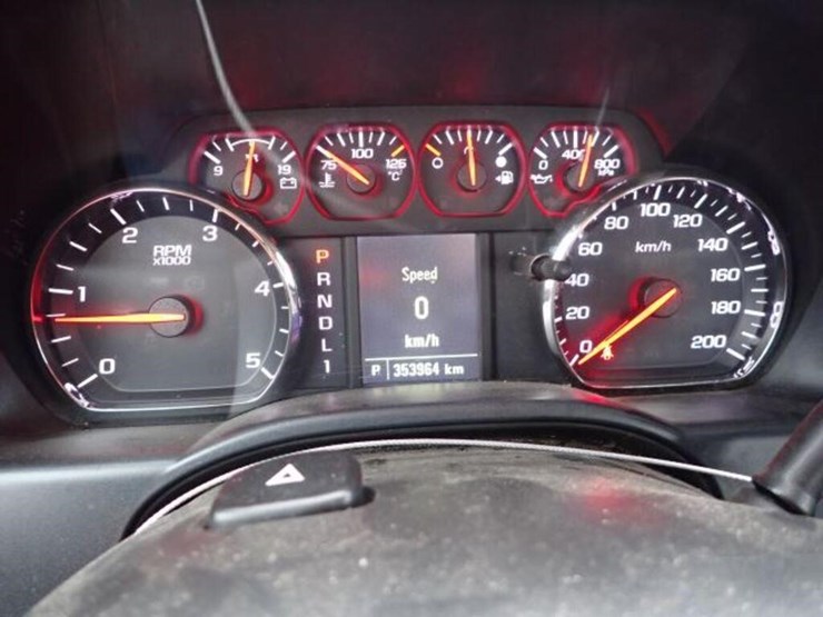 2016-chevrolet-2500hd-image-15