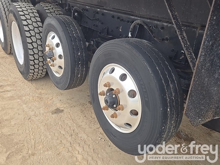 2019-freightliner-108sd-image-20