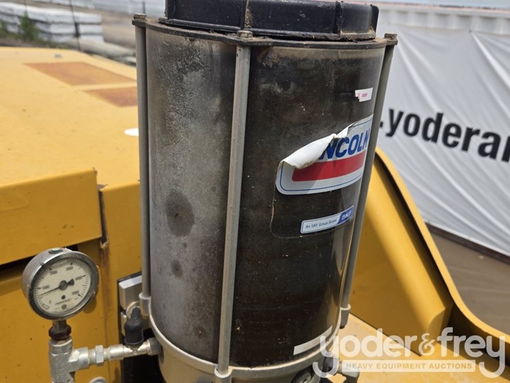 2019-caterpillar-330-image-40