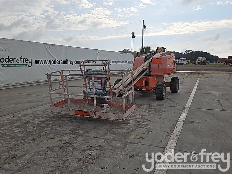 2016-jlg-400s-image-2
