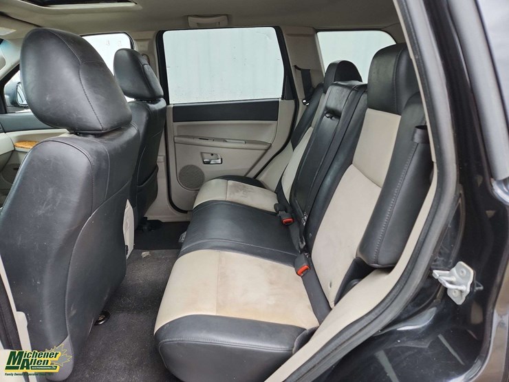 2010-jeep-grand-cherokee-image-15