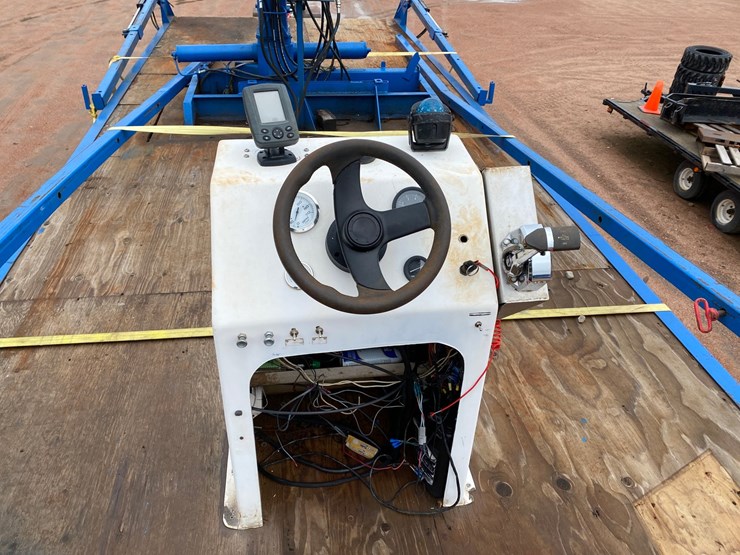 #1575-•-28'6"-pontoon-barge-with-crane-(no-title)-image-44