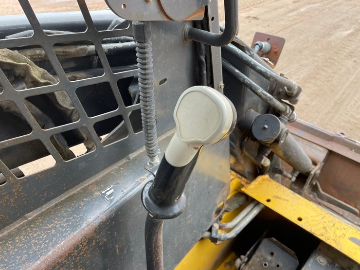 2007-new-holland-c185-image-39