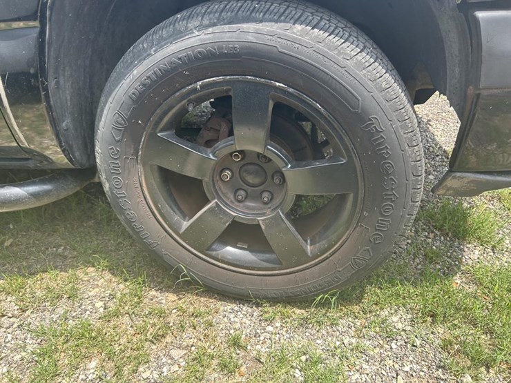 2001-chevrolet-suburban-image-4